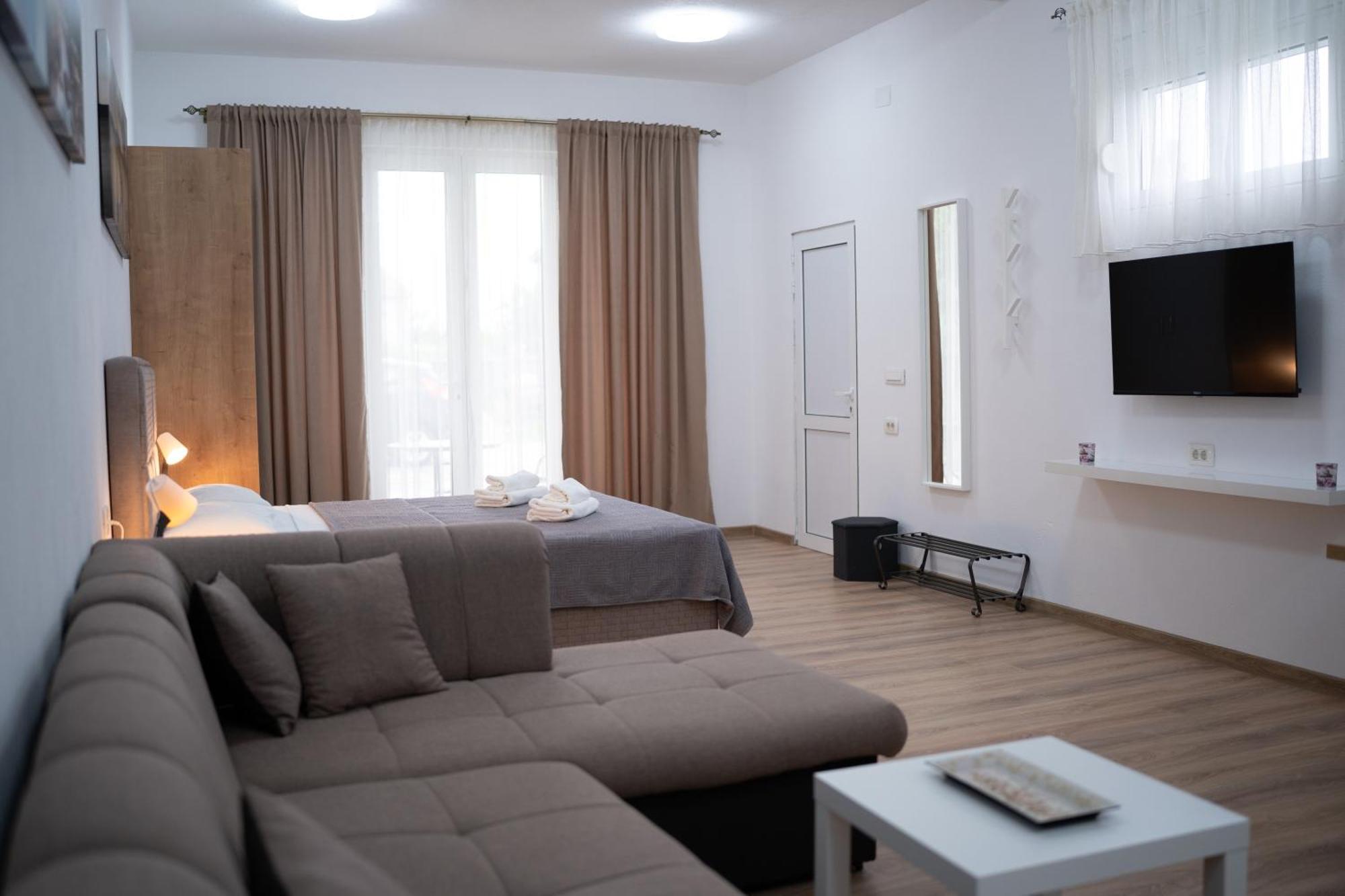Dane Apartment Airport Podgorica Mitrovici  Exterior foto